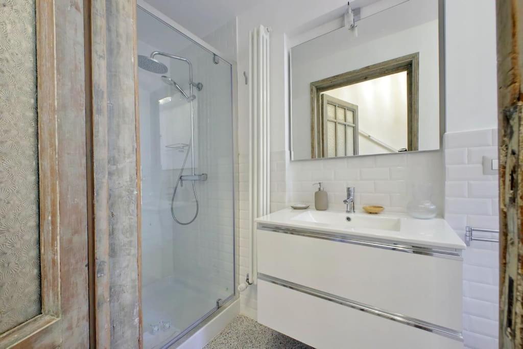 Bright Flat With Wonderful Views In The Centre Apartment