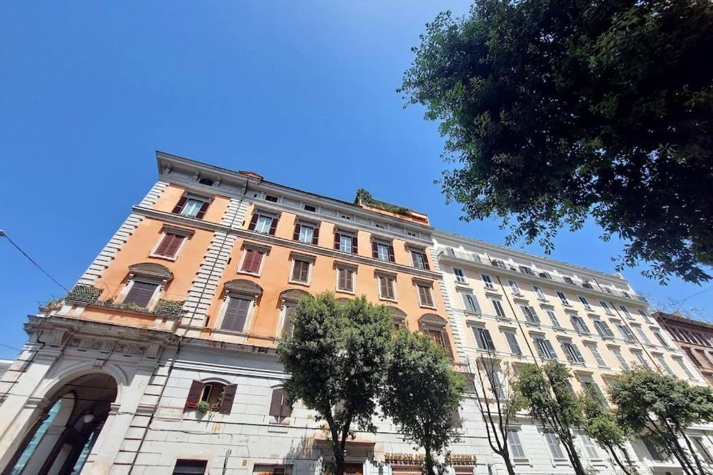 Bright Flat With Wonderful Views In The Centre *