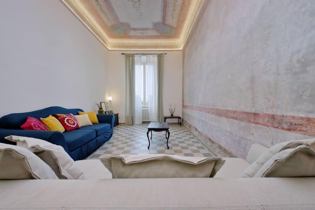 Bright Flat With Wonderful Views In The Centre *