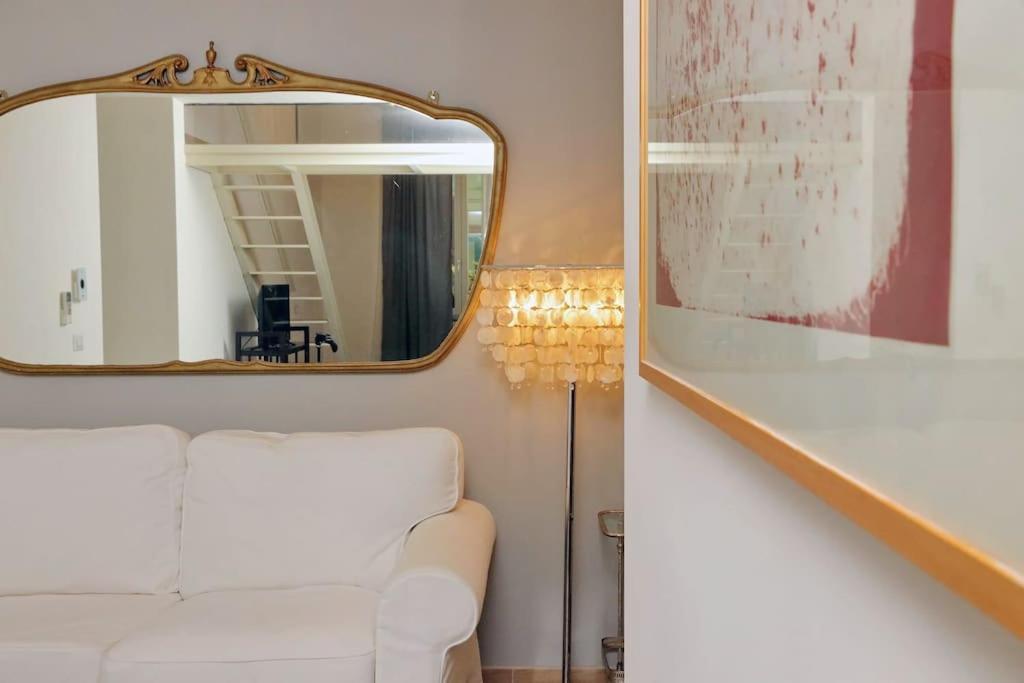 Bright Flat With Wonderful Views In The Centre *