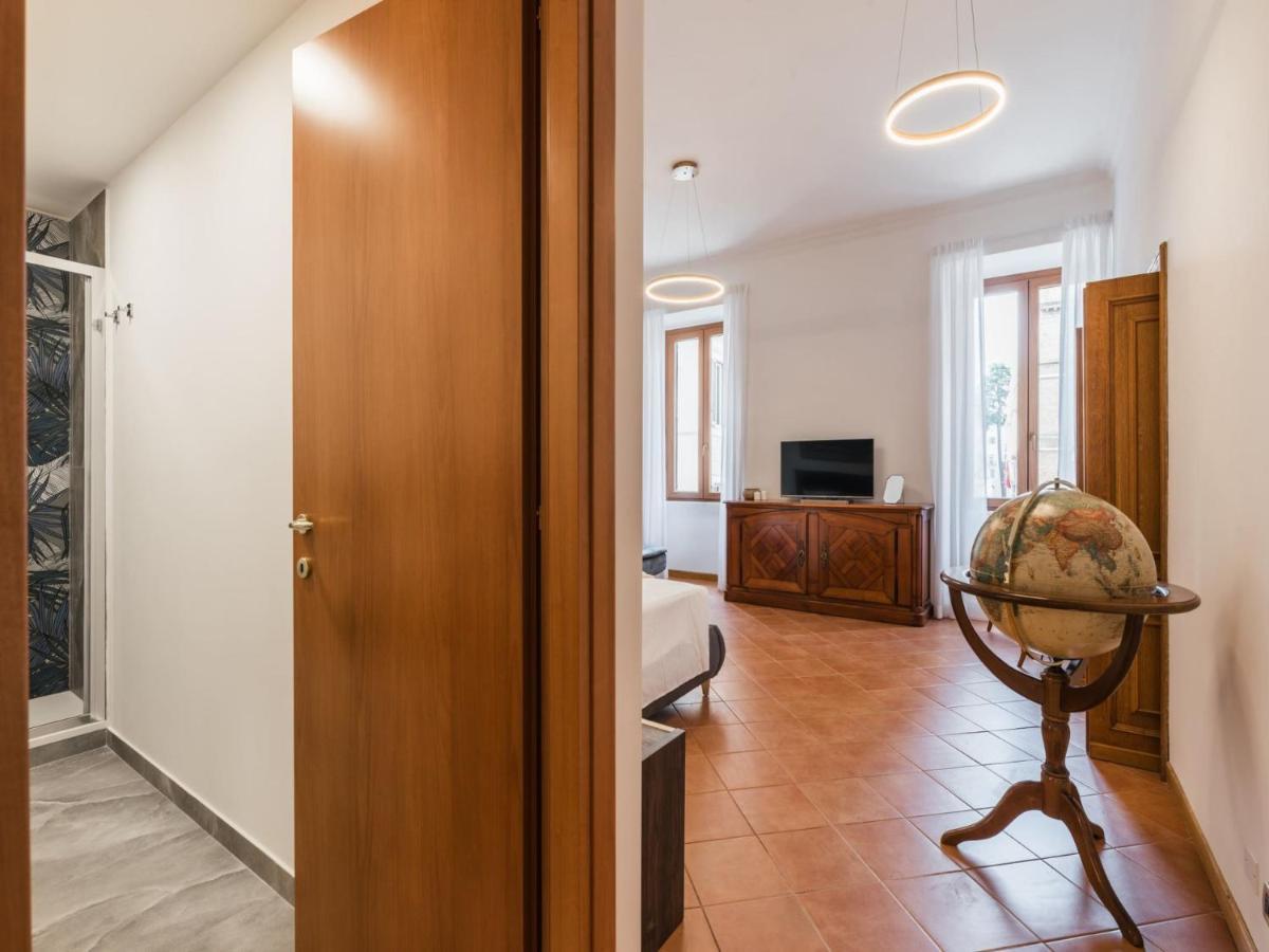 The Rent - Three-bedroom Near The Quirinale *