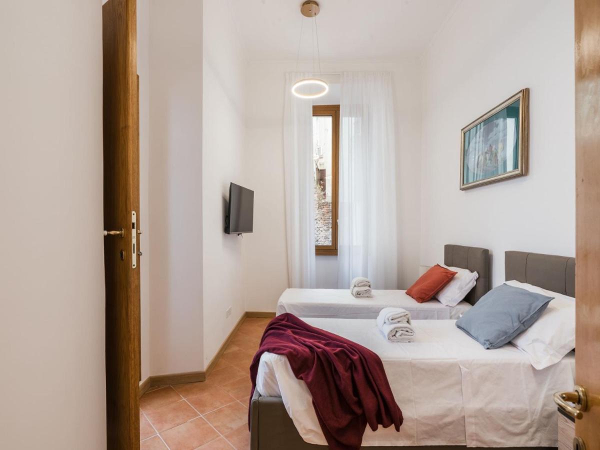 The Rent - Three-bedroom Near The Quirinale * Rome