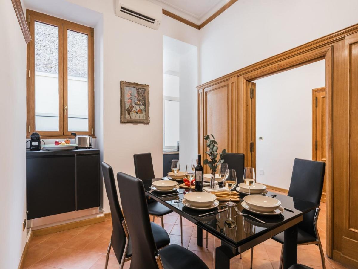 The Rent - Three-bedroom Near The Quirinale Apartment *