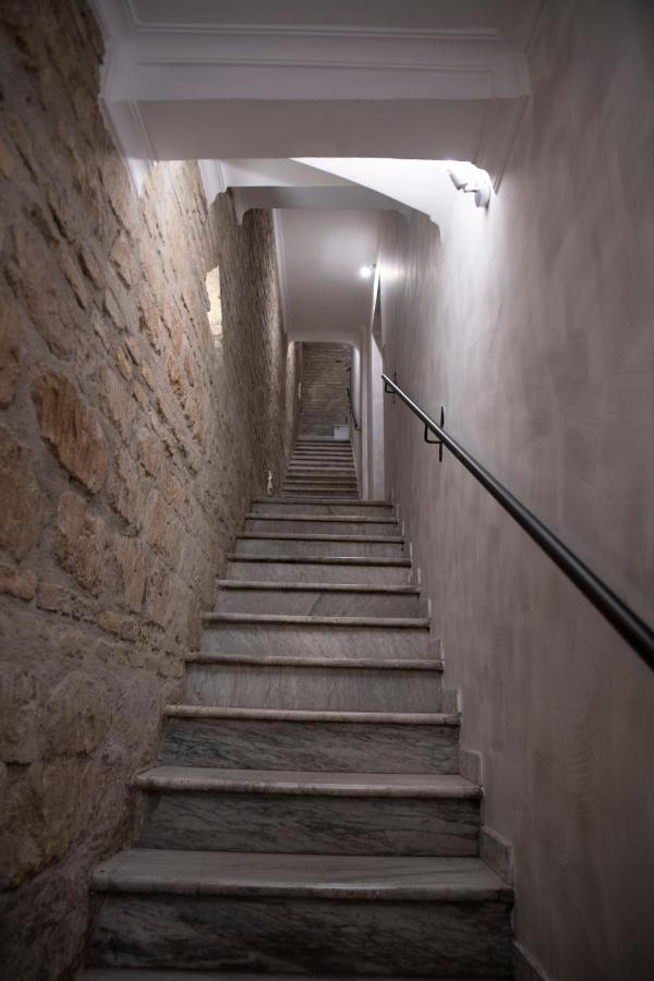 - 2° Floor Apartment Rome
