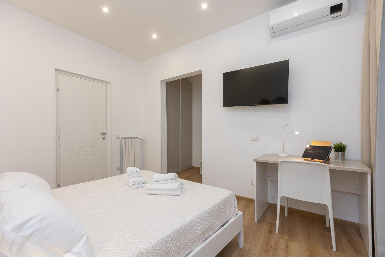 Colosseum Holidays - Three-bedroom Roma