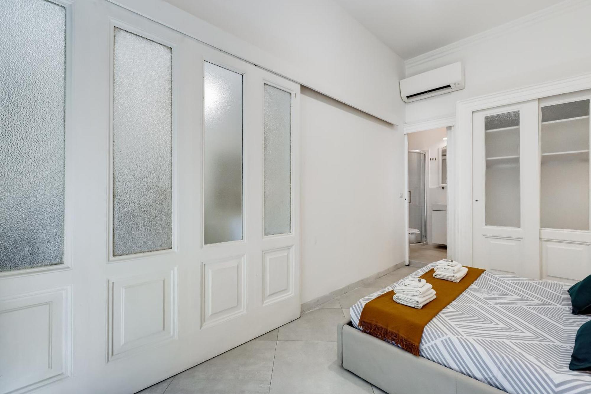 Bdc Alpha & Omega In Monti District With 2bath *
