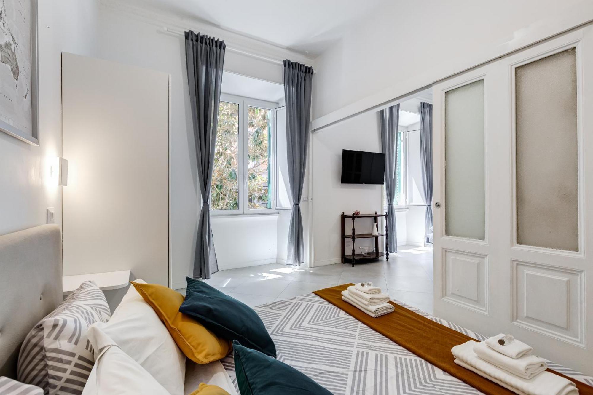 Bdc Alpha & Omega In Monti District With 2bath Rome