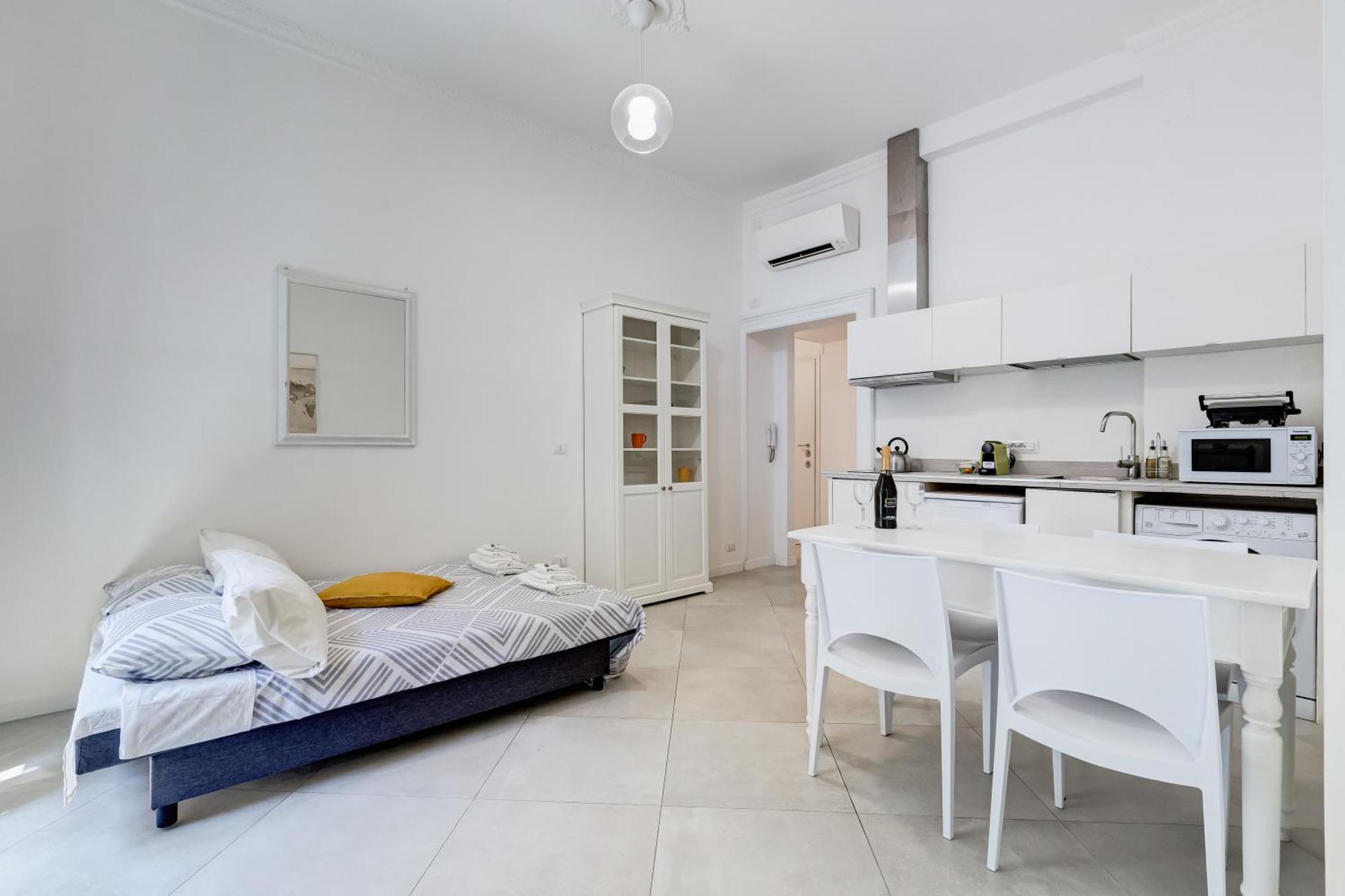 Bdc Alpha & Omega In Monti District With 2bath *