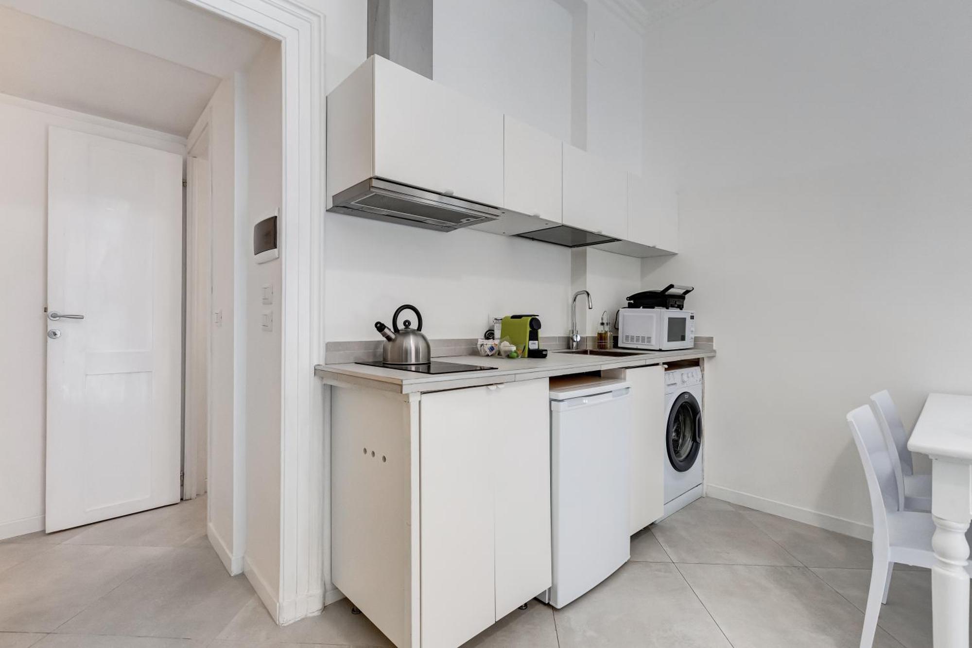 Bdc Alpha & Omega In Monti District With 2bath *