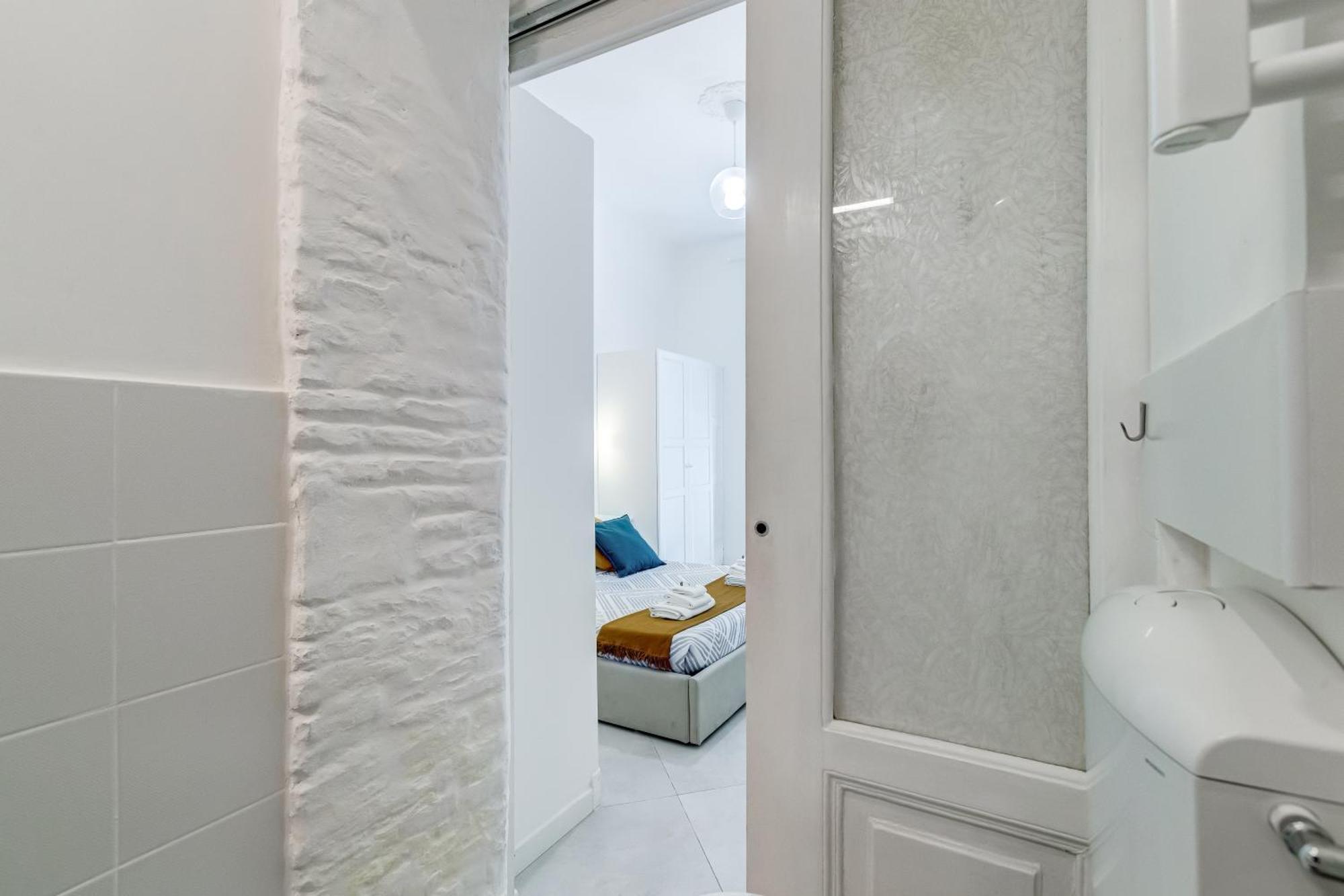 Bdc Alpha & Omega In Monti District With 2bath Apartment *
