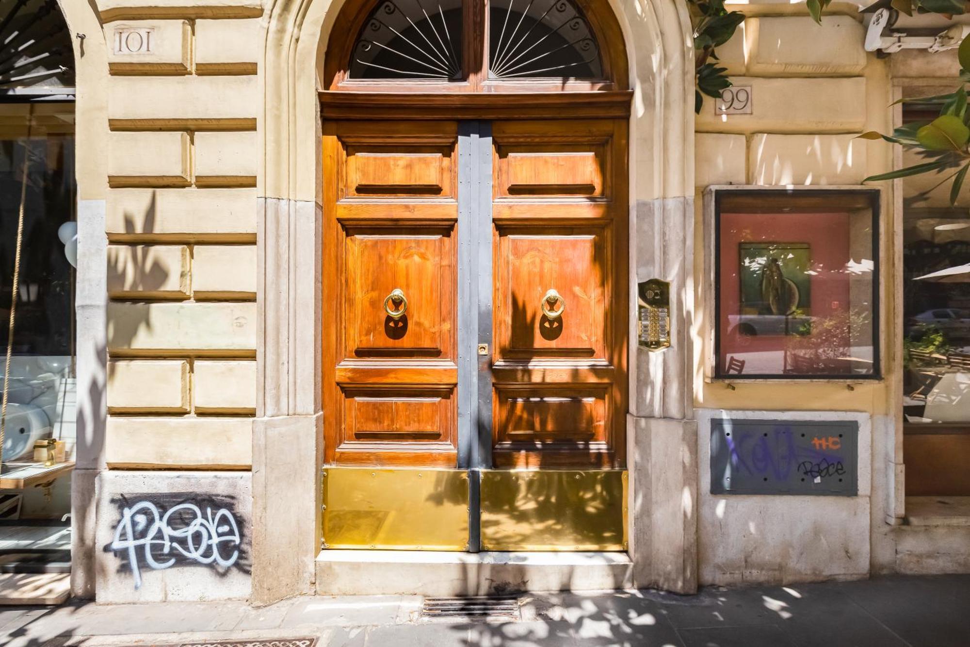 Bdc Alpha & Omega In Monti District With 2bath *