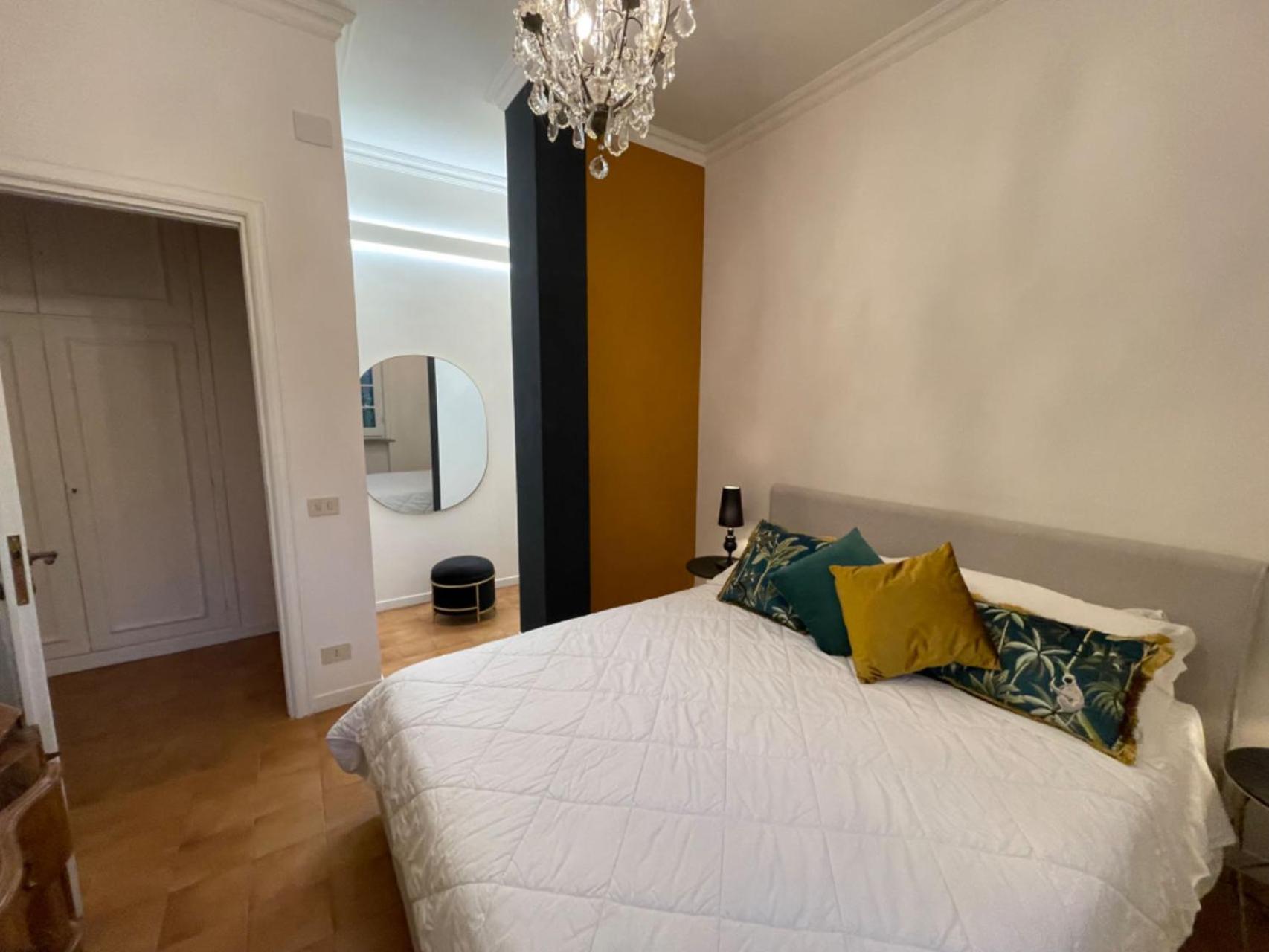 Delightful Stylish House With Private Garden Close To Downtown