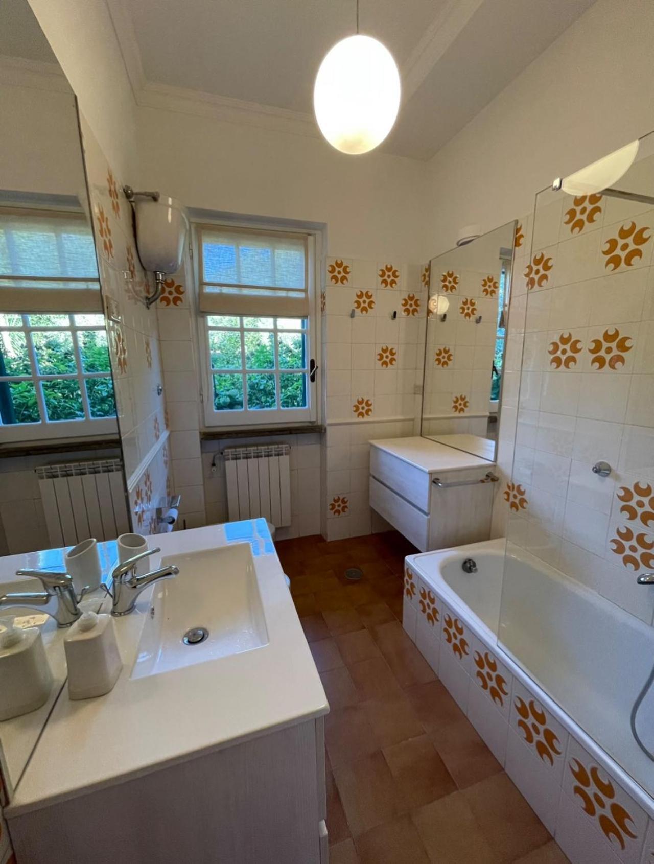 Delightful Stylish House With Private Garden Close To Downtown Holiday home