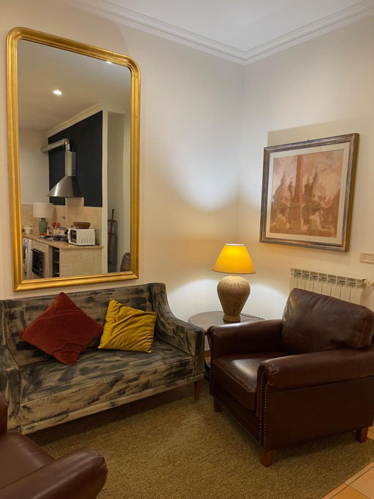 Delightful Stylish House With Private Garden Close To Downtown Holiday home *