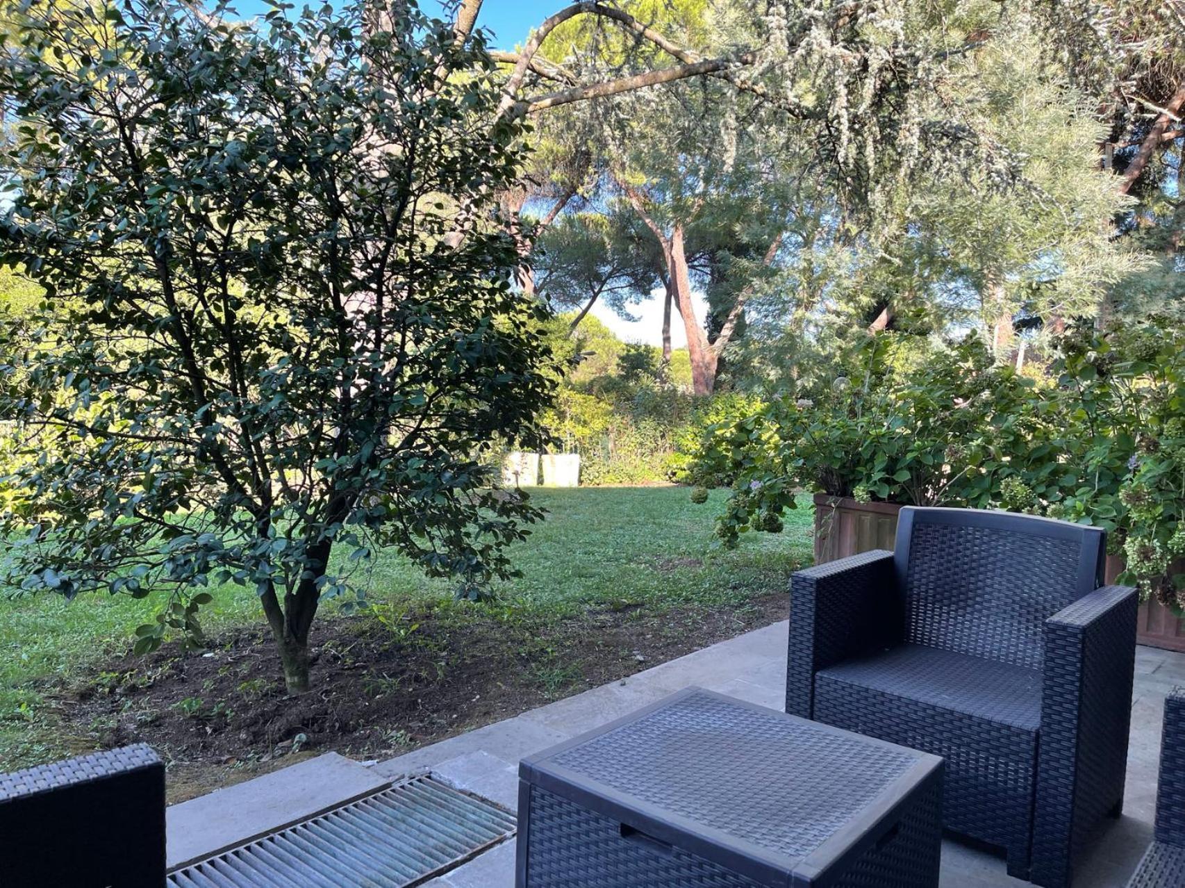 Holiday home Delightful Stylish House With Private Garden Close To Downtown