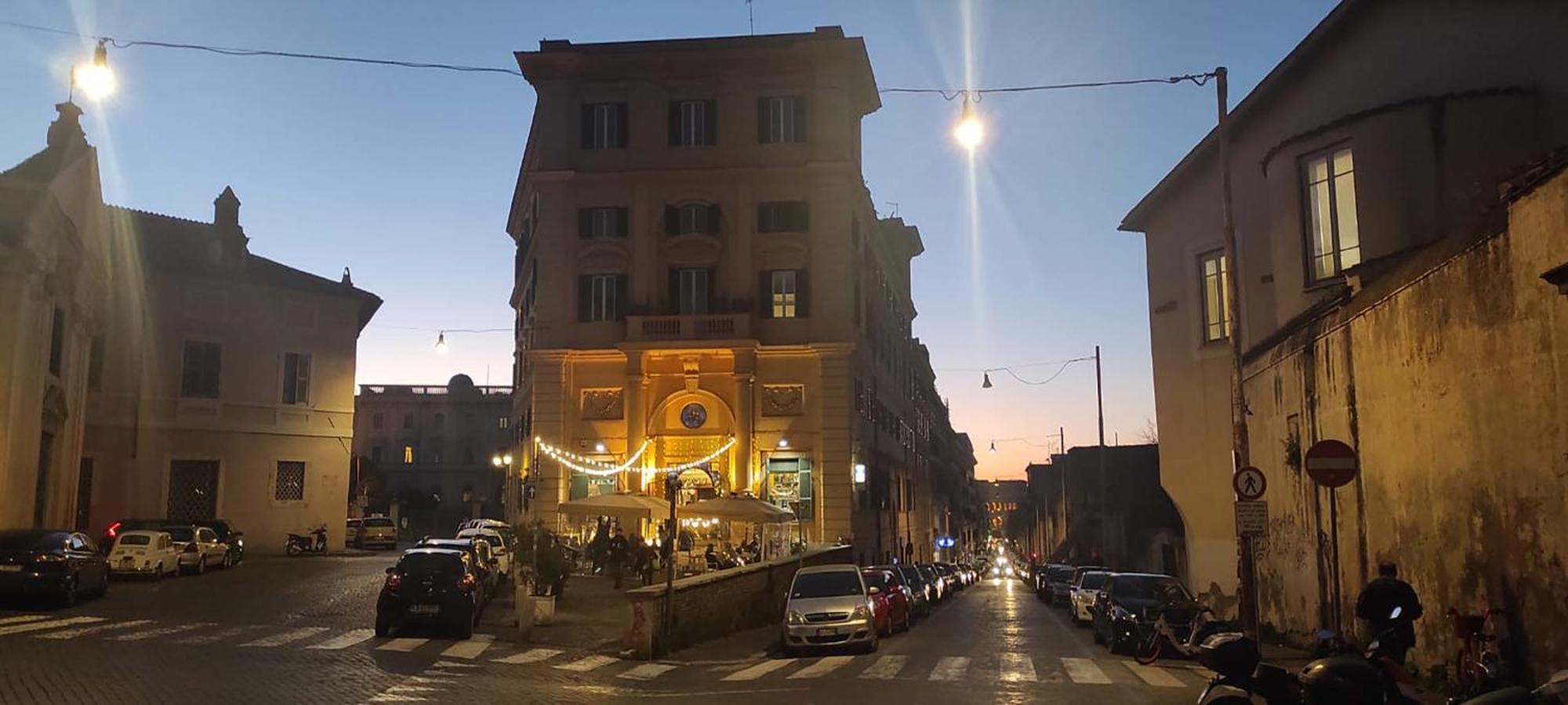 Lata Rana Colosseum Luxury Loft Apartment *