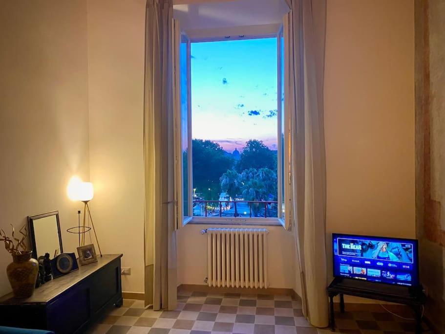 Bright Flat With Wonderful Views In The Centre *