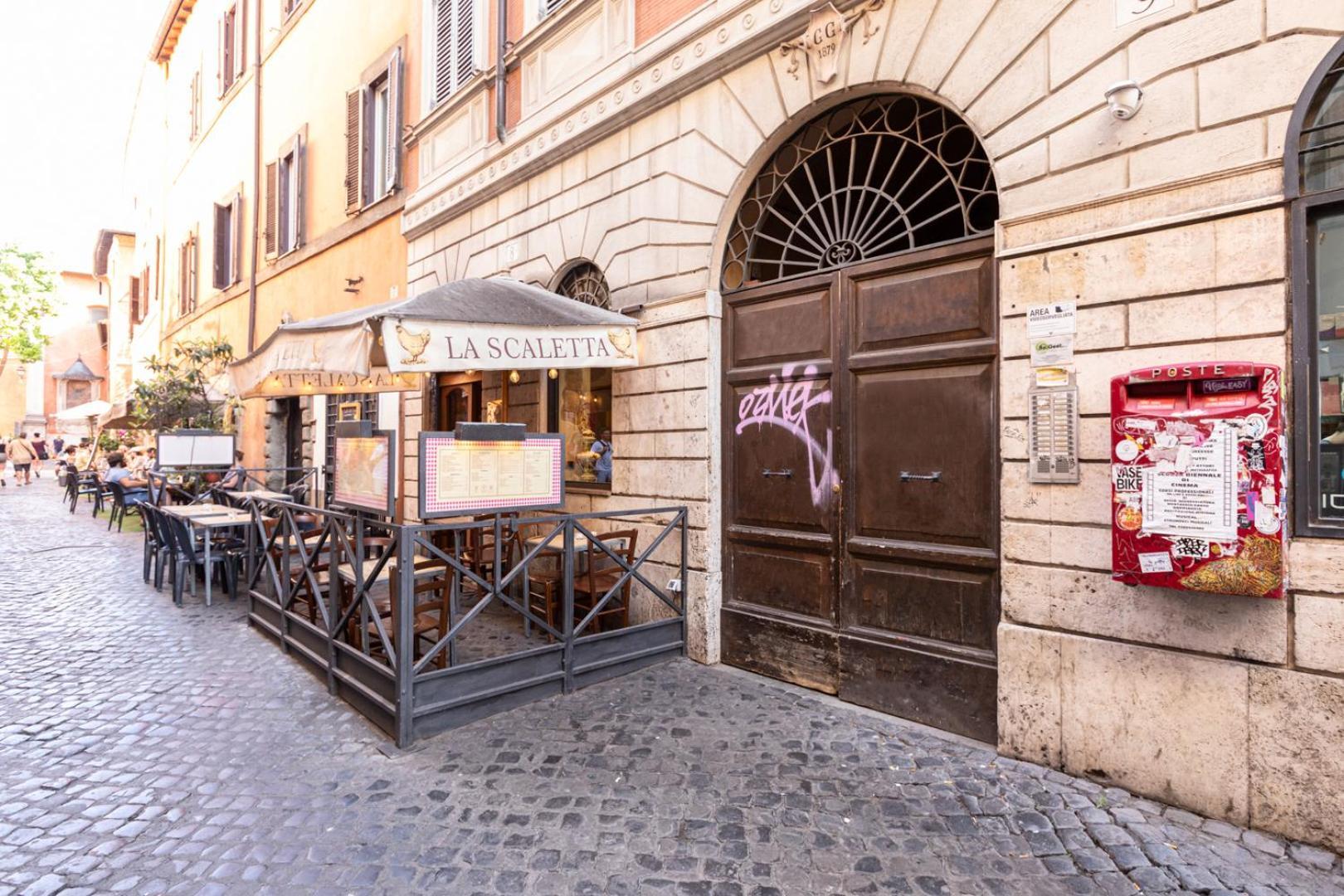 Red Heart In Trastevere - Collection * Rome