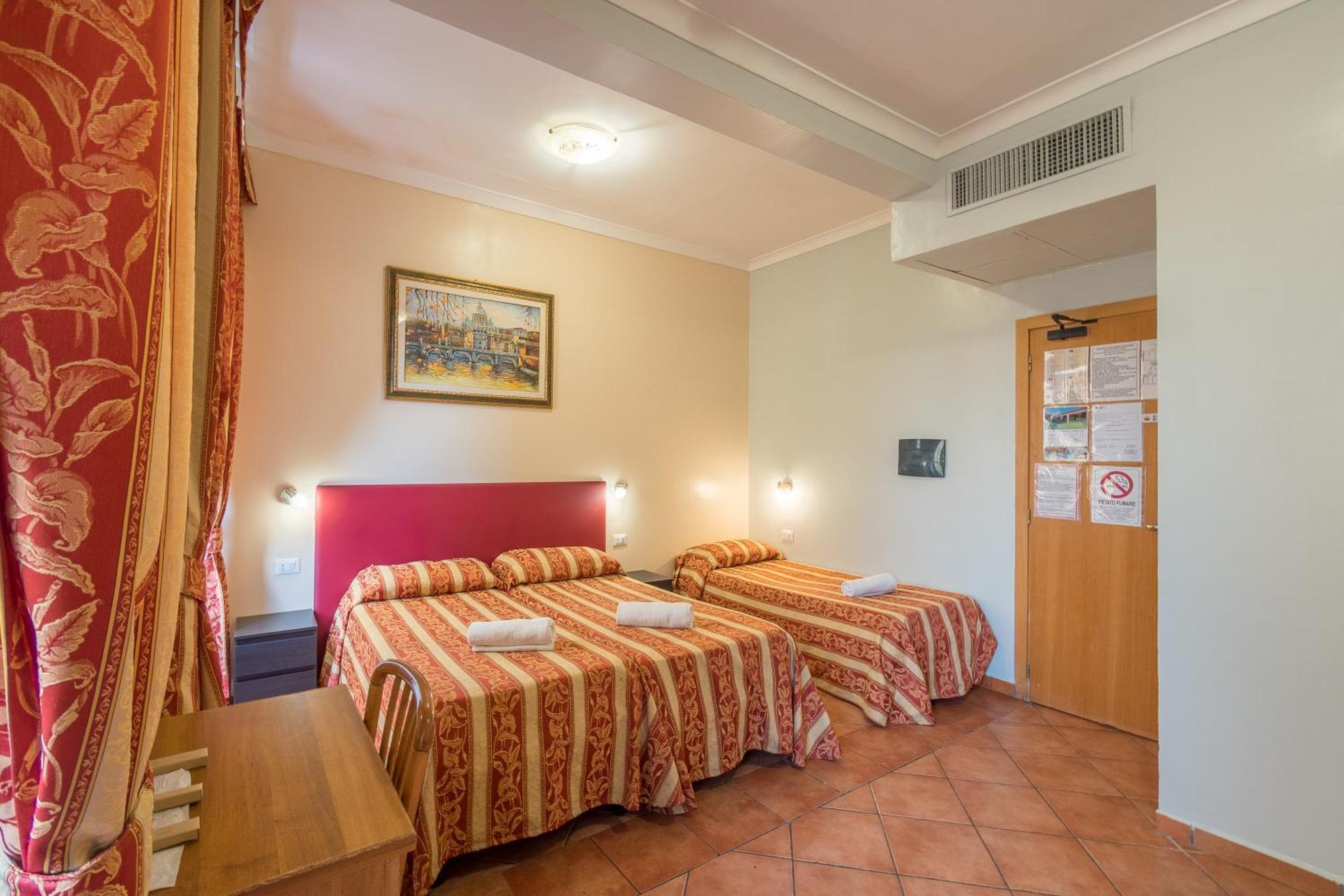 Hostel Alessandro Palace & Bar *