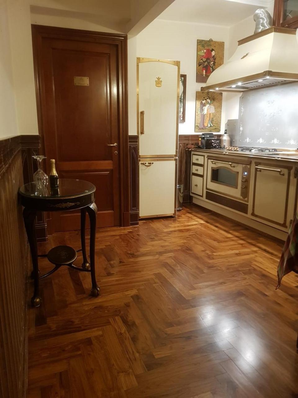 Affittacamere Regal House Navigatori 23 Roma