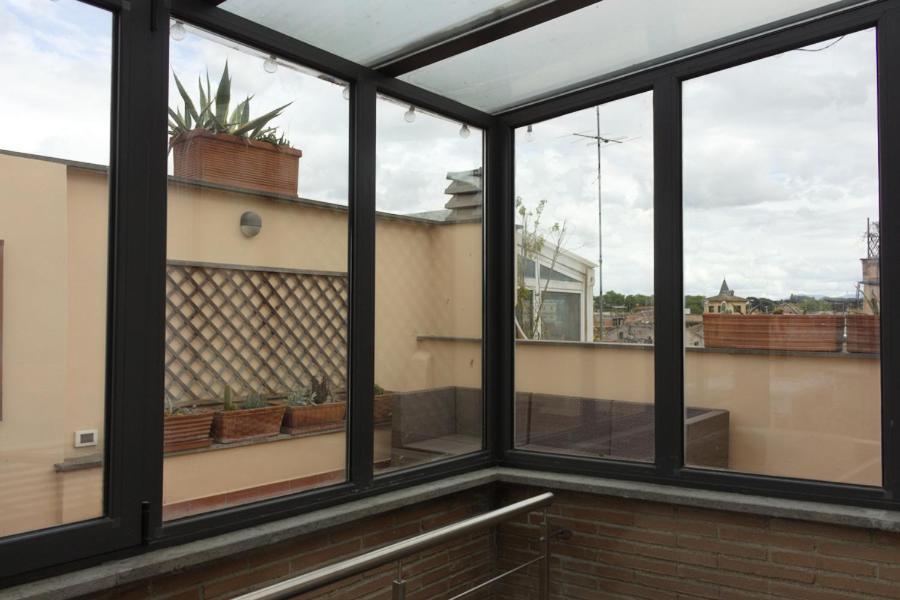 Stylish Penthouse With Terrace In Trastevere Roma