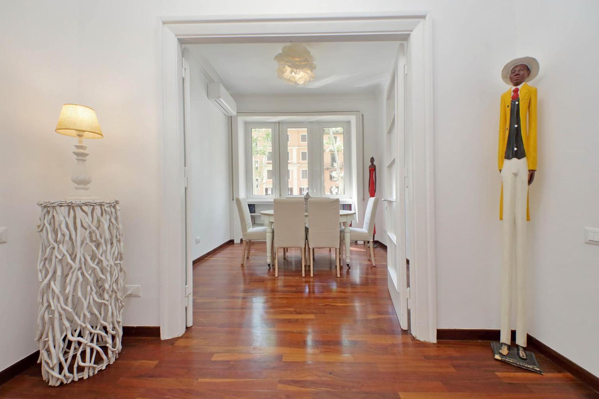 Charme E Style: Splendid With 2 Bedrooms Rome