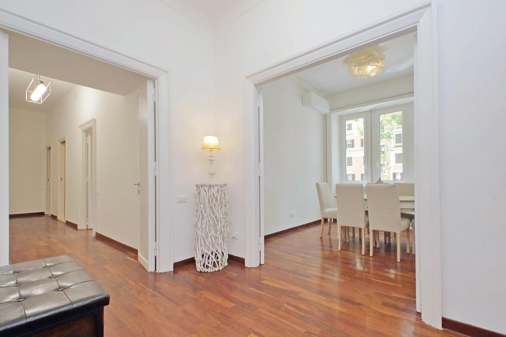 Charme E Style: Splendid With 2 Bedrooms Apartment Rome
