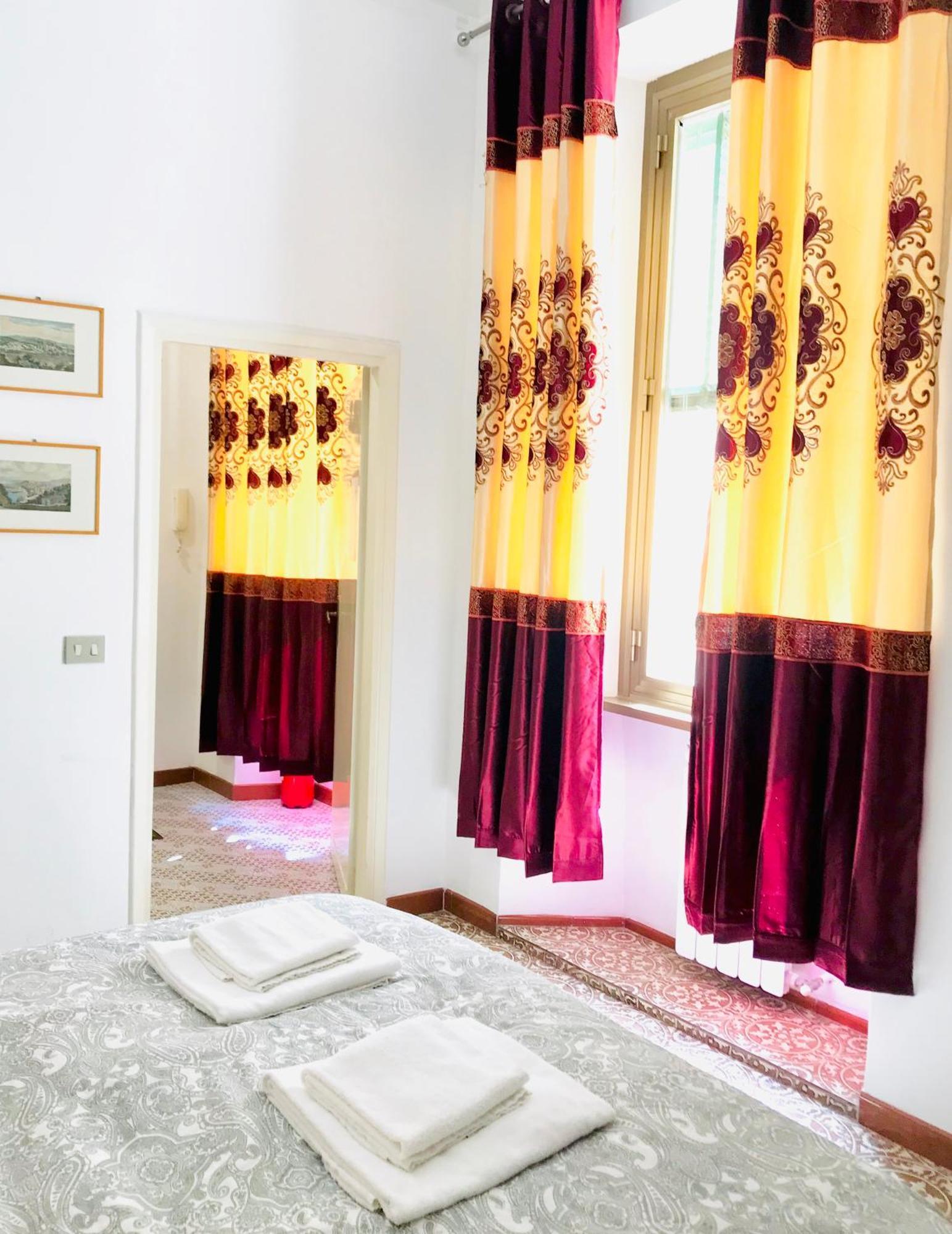 4 Bed Luxury Near Colosseum Apartment