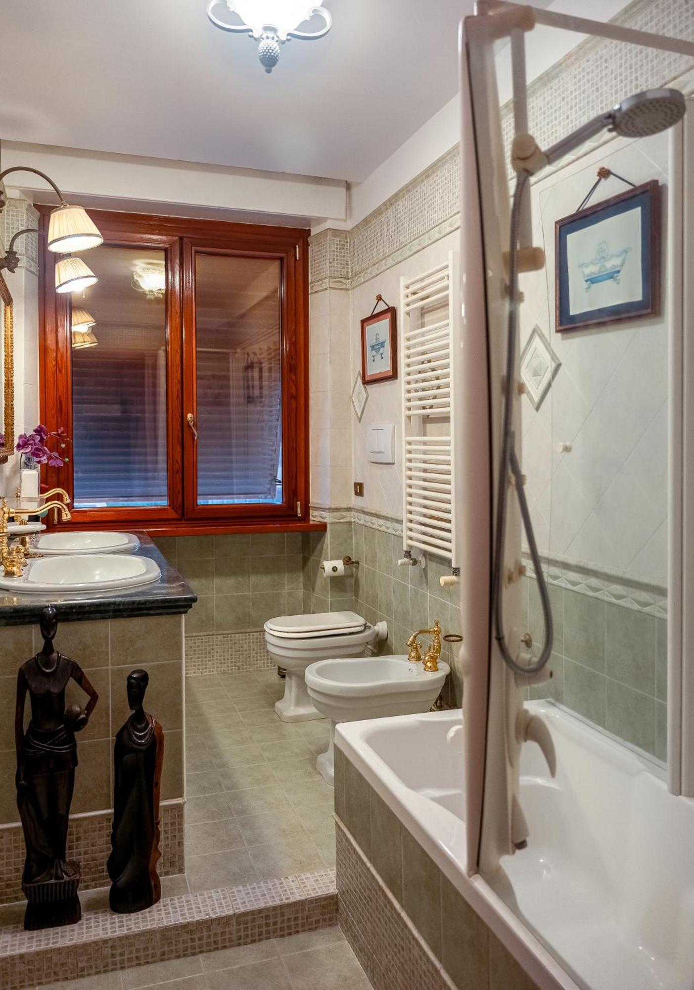 Affittacamere Regal House Navigatori 23 Roma