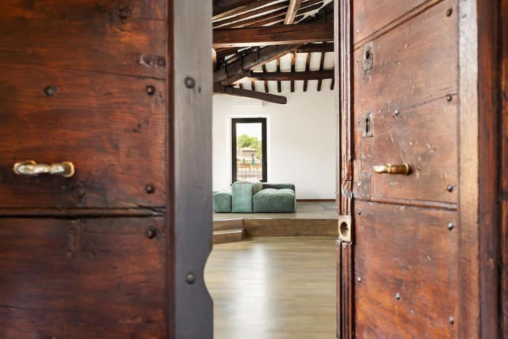 Casa Garibaldi, A Burghesius * Roma