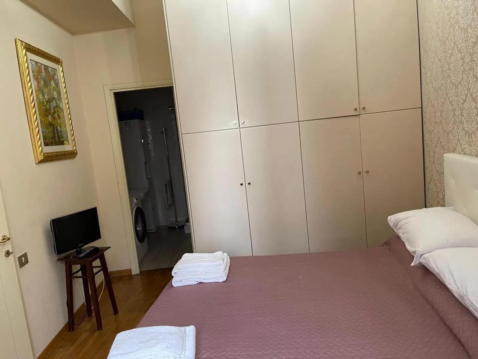 Apartment Charming Near The Colosseum 60 Sqm 4 Pers Air Conditiond Rome