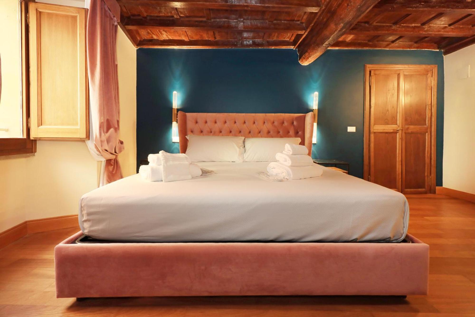 Golden Pantheon Guest house *