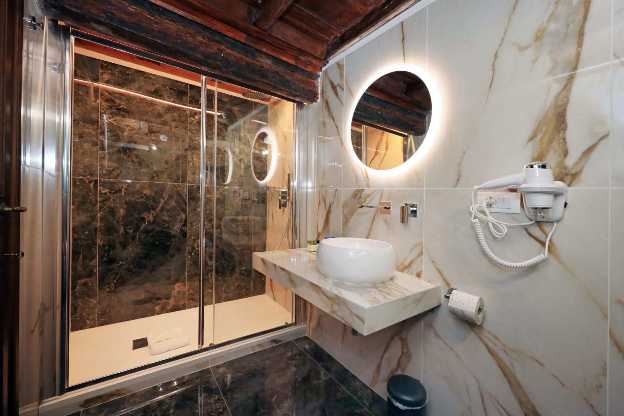 Golden Pantheon Guest house
