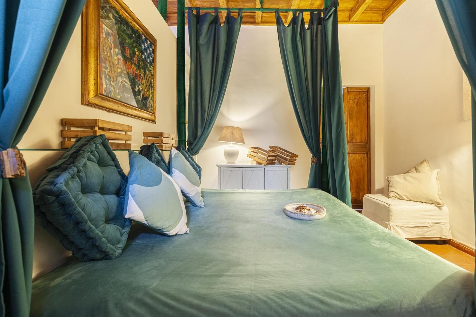 Campo Dei Fiori Luxury Gold Apartment Rome