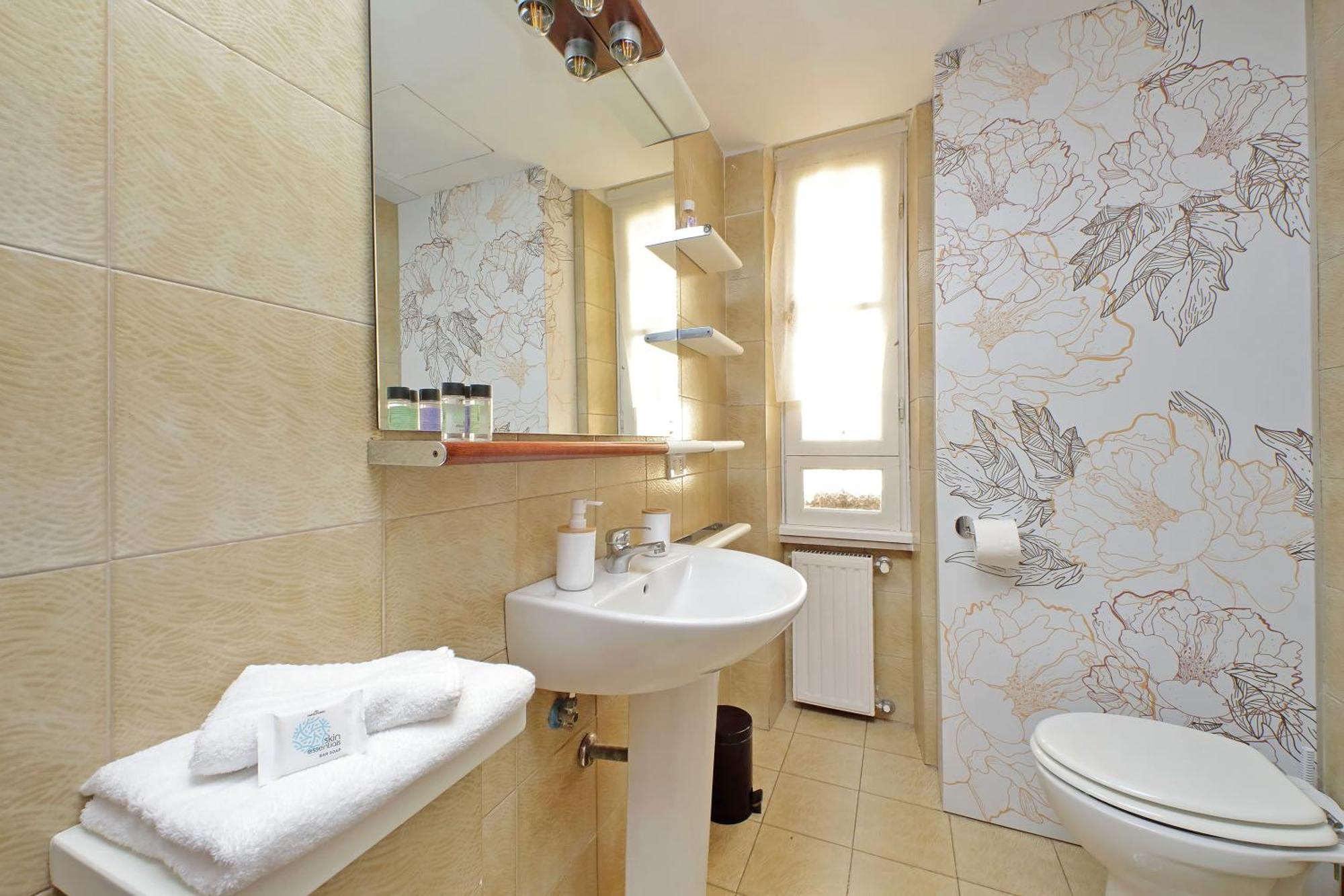 Luxury Vatican White House Apartment *