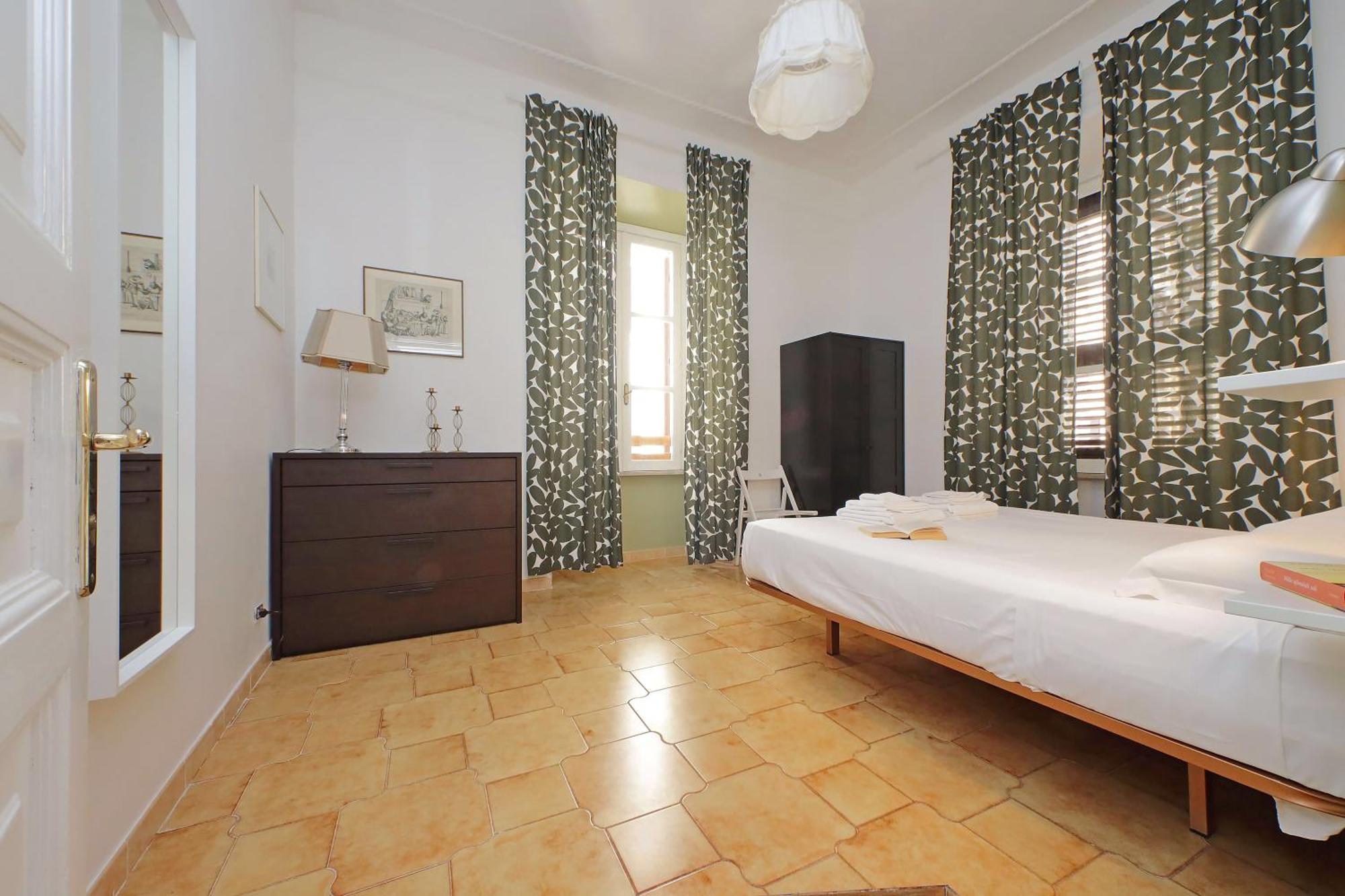 Luxury Vatican White House Apartment *