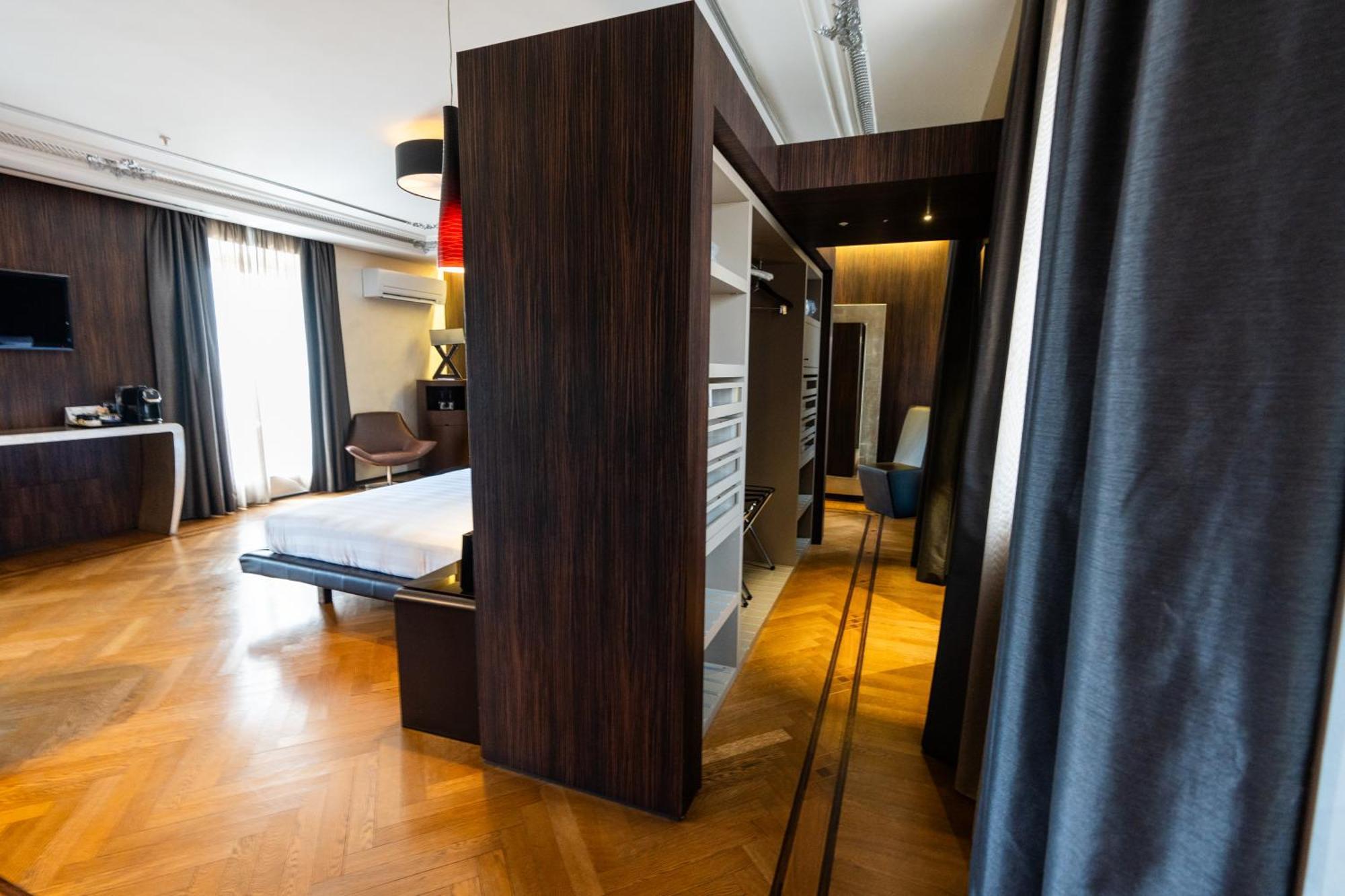 Divina Luxury Hotel