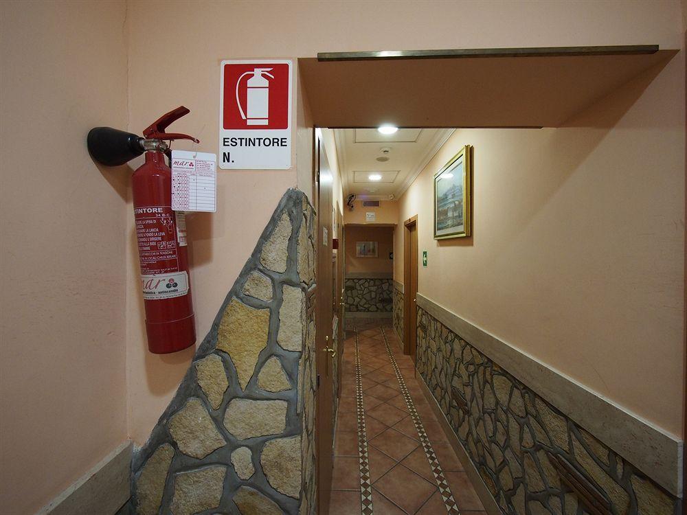 Alessandro Palace & Bar Hostel Rome