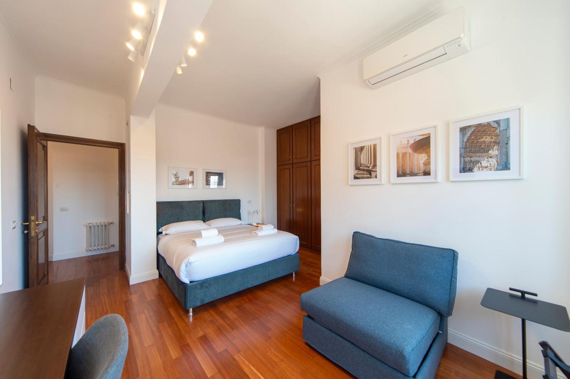 Cardinal Mistrangelo - Next To The Metro Station, Large And Comfortable Penthouse With Terrace Apartment