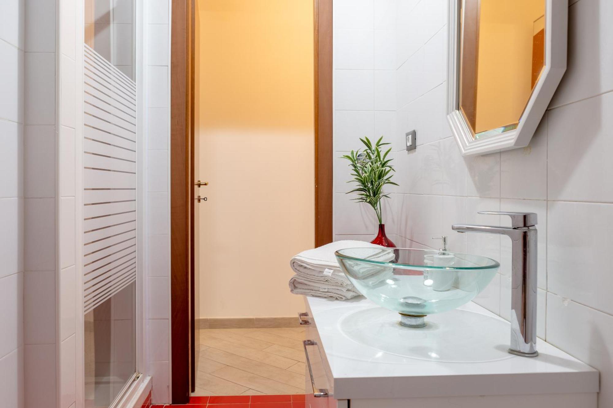 Stanza Comoda E Silenziosa Con Bagno Privato E Area Lavoro E Relax *