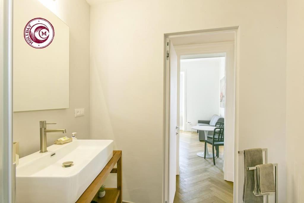 C M Civitas Leonina Luxury
