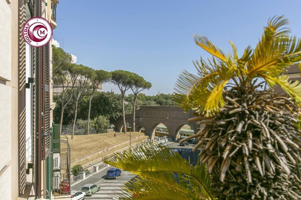 C M Civitas Leonina Luxury Apartment