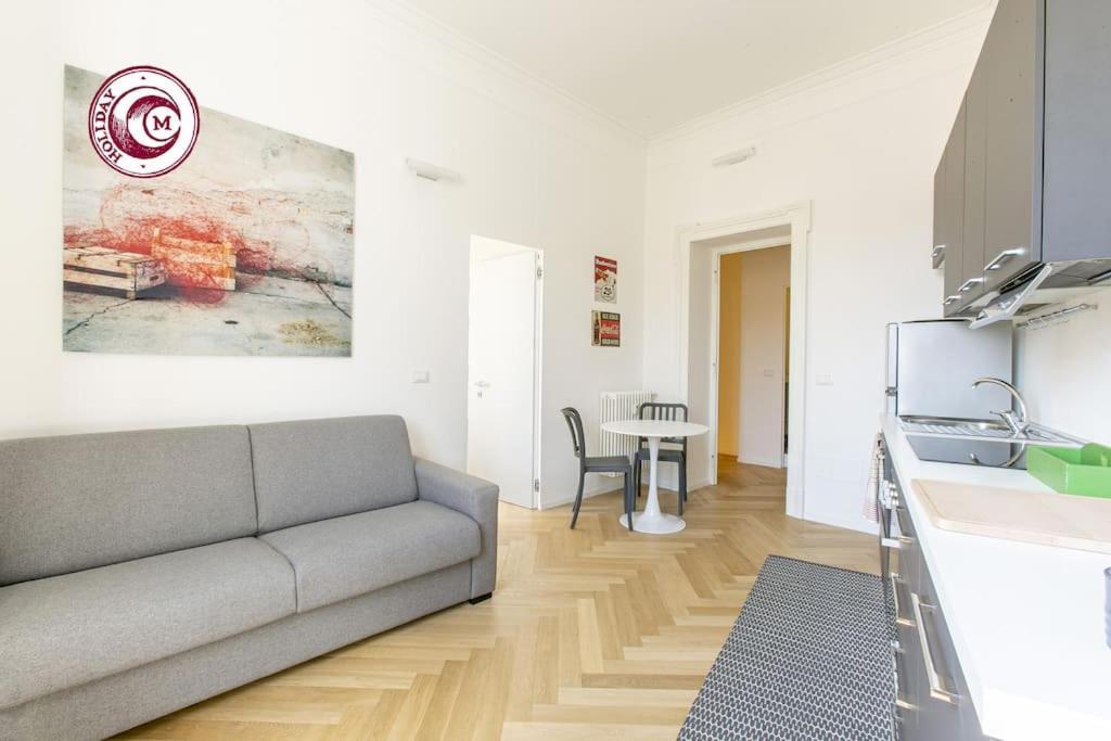 C M Civitas Leonina Luxury