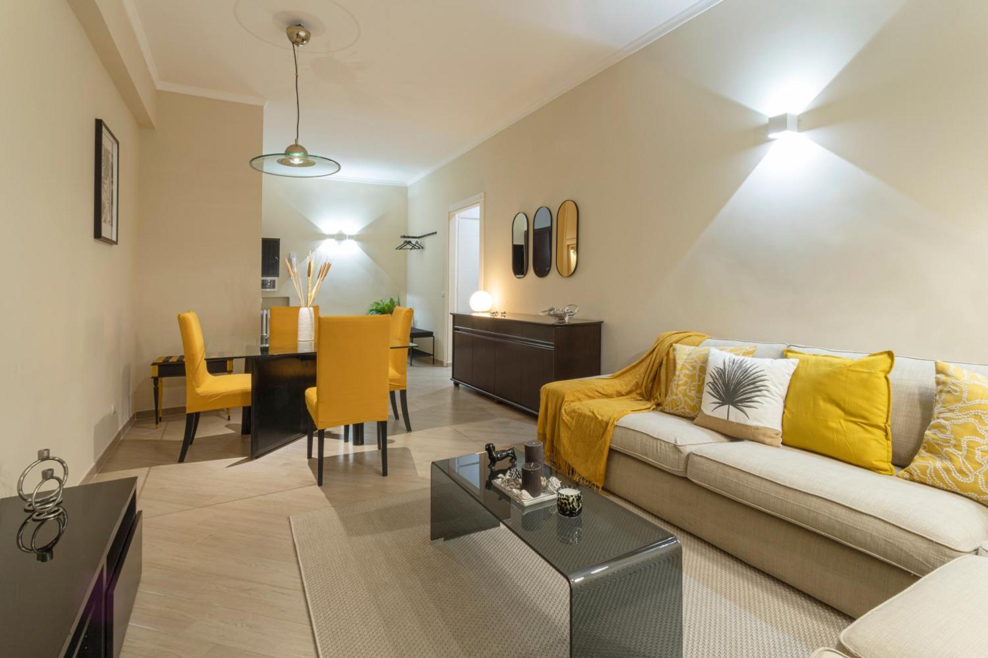 Anastasia Charming Close To Vatican Museum *