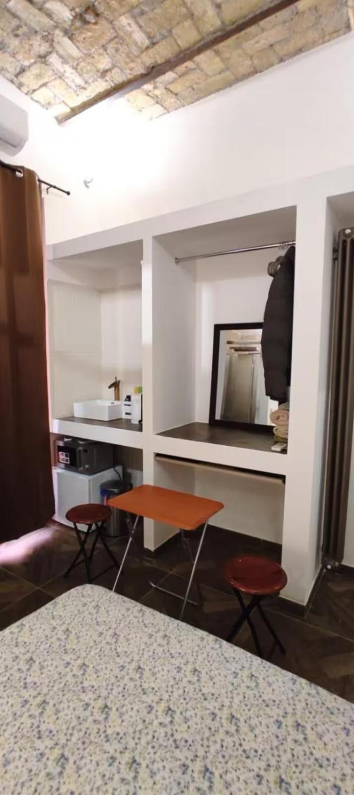 Homestay Versailles Deluxe Rome