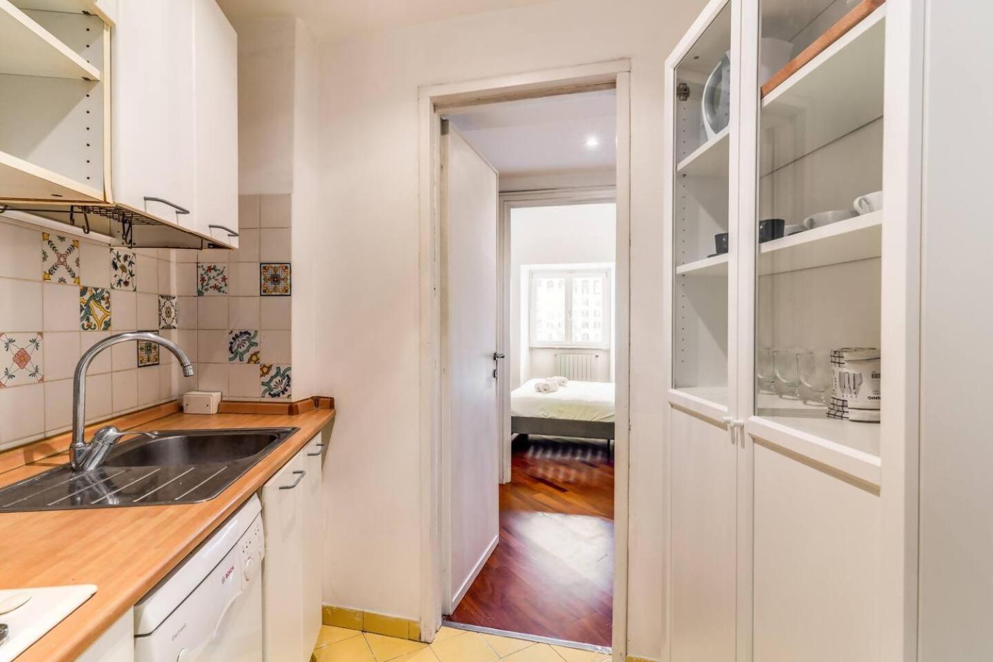 Splendid Flat On The Tiber River *