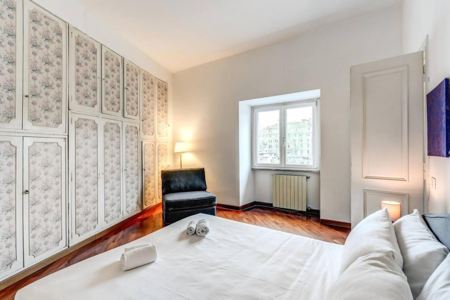 Splendid Flat On The Tiber River Roma
