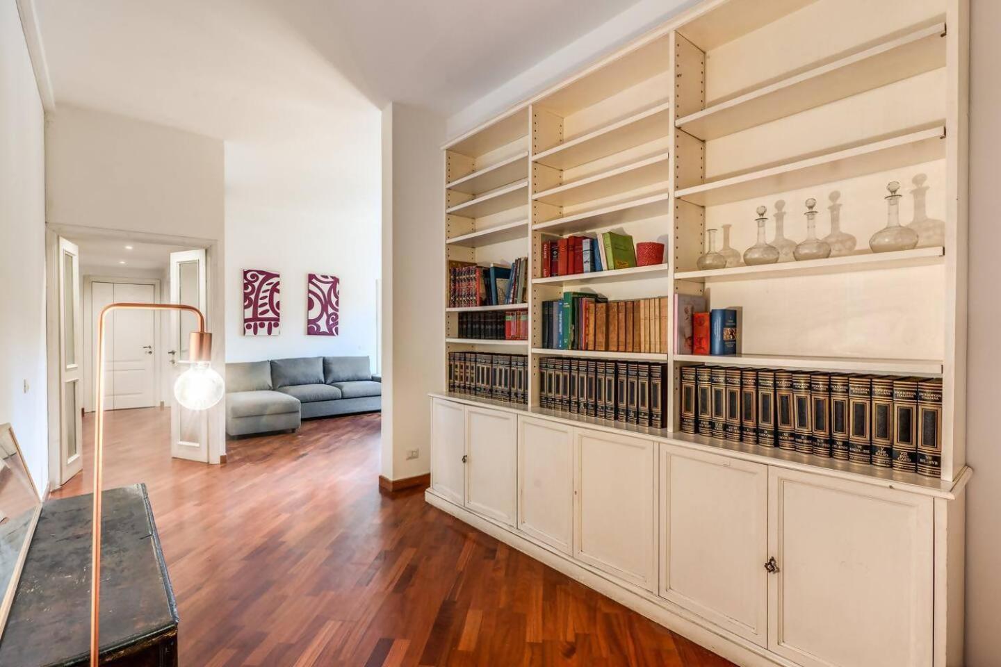 Splendid Flat On The Tiber River *