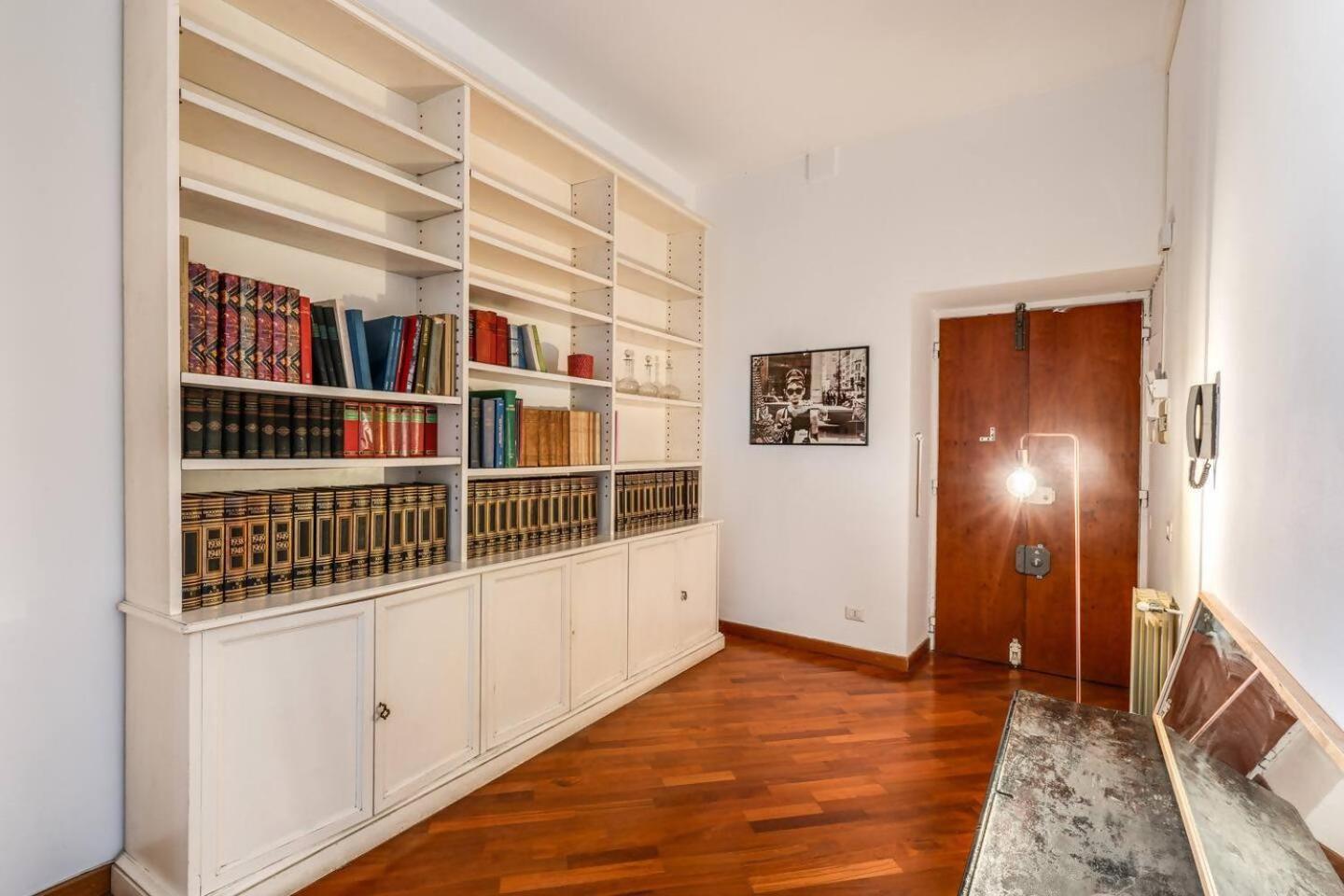 Splendid Flat On The Tiber River Roma