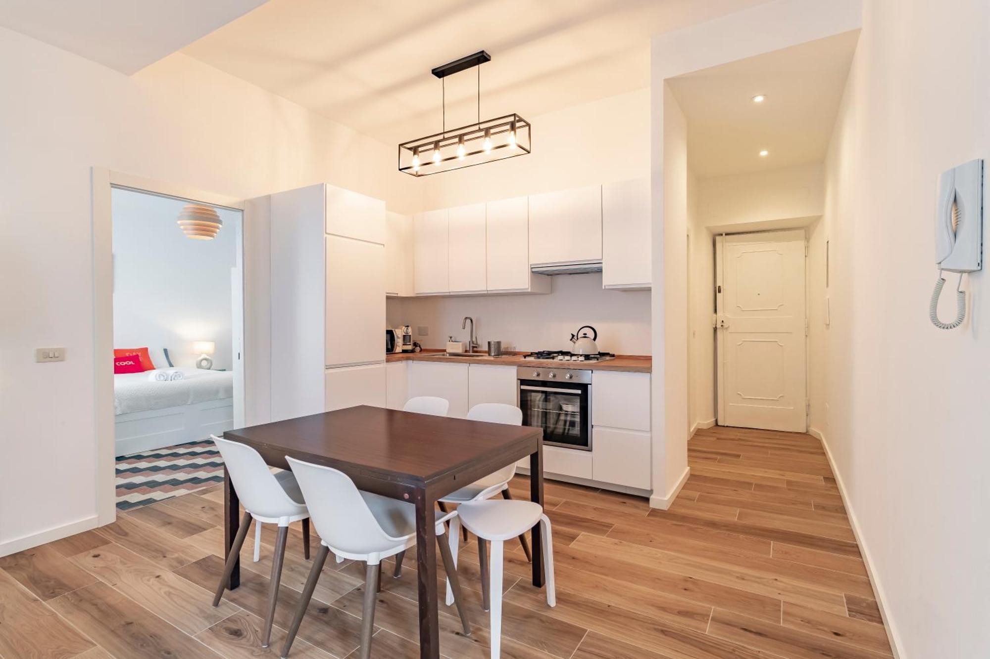 Apartment Domus Ana- Modern Elegance, Steps Away From The Colosseum And The Historic Center Rome
